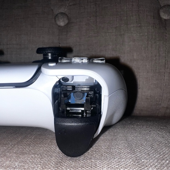 PS5 Controller - Picture 5 of 7
